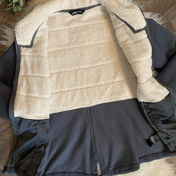 Like New North Face full zip Sherpa lined coat - Picture 4 of 8